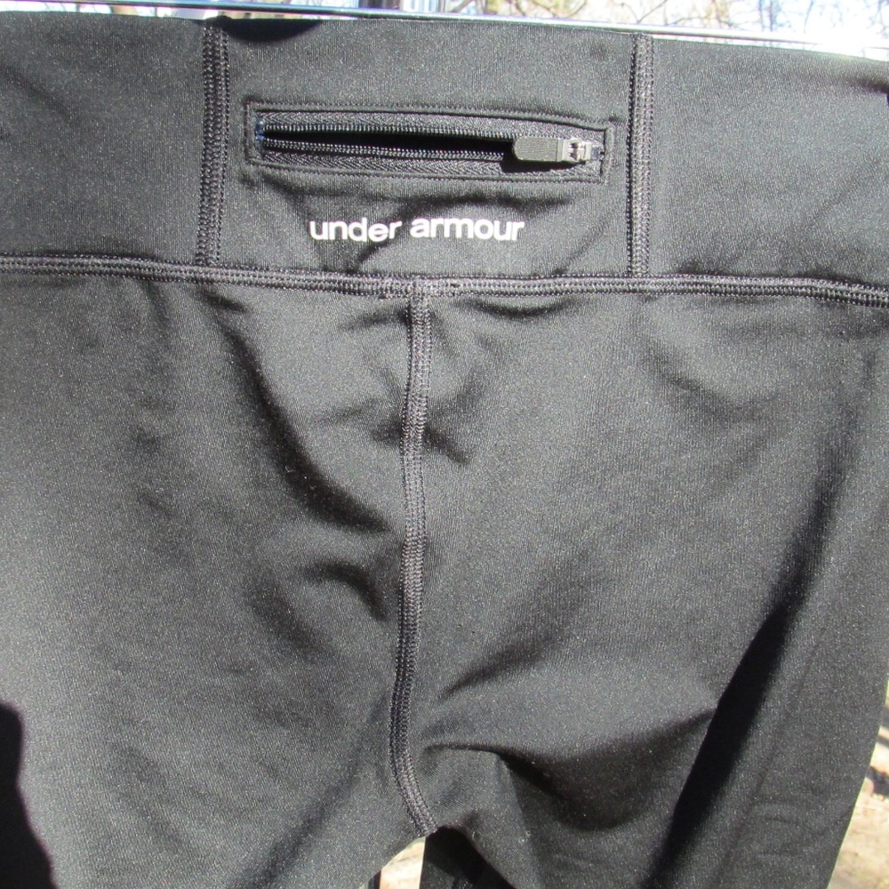 Under Armour Black Capris Leggings - Picture 3 of 3